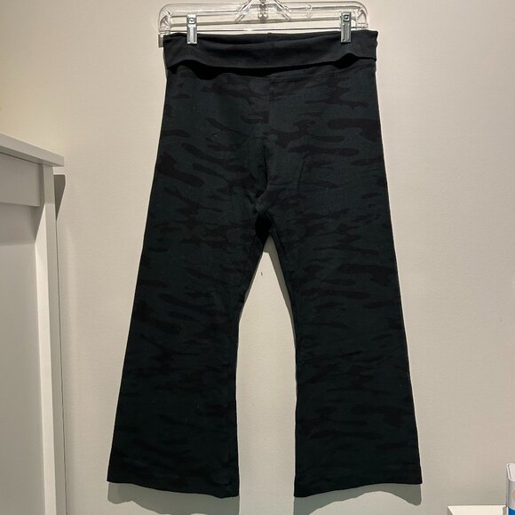 Hard Tail cropped dark camo yoga pants NEW Large - Picture 1 of 6